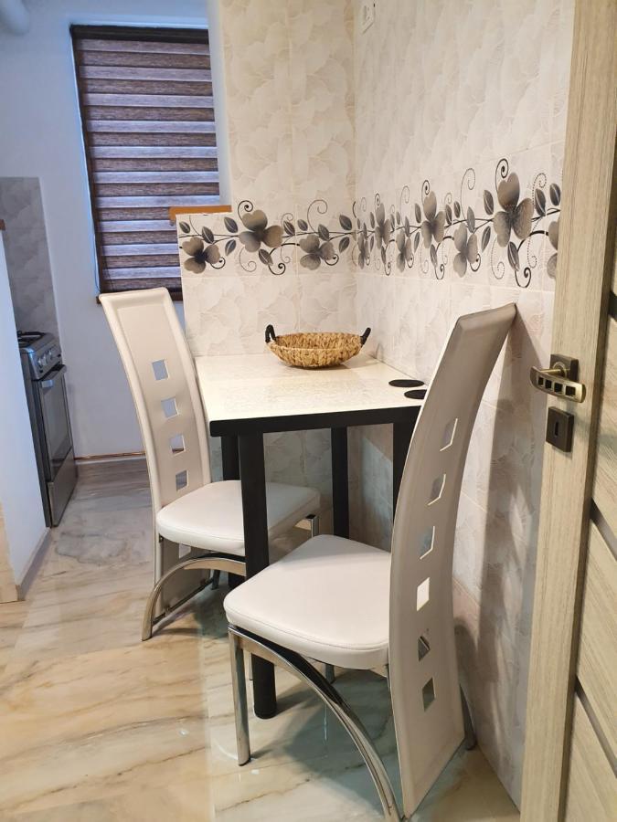 Kriss Apartment Luxury Targu Jiu Exterior photo
