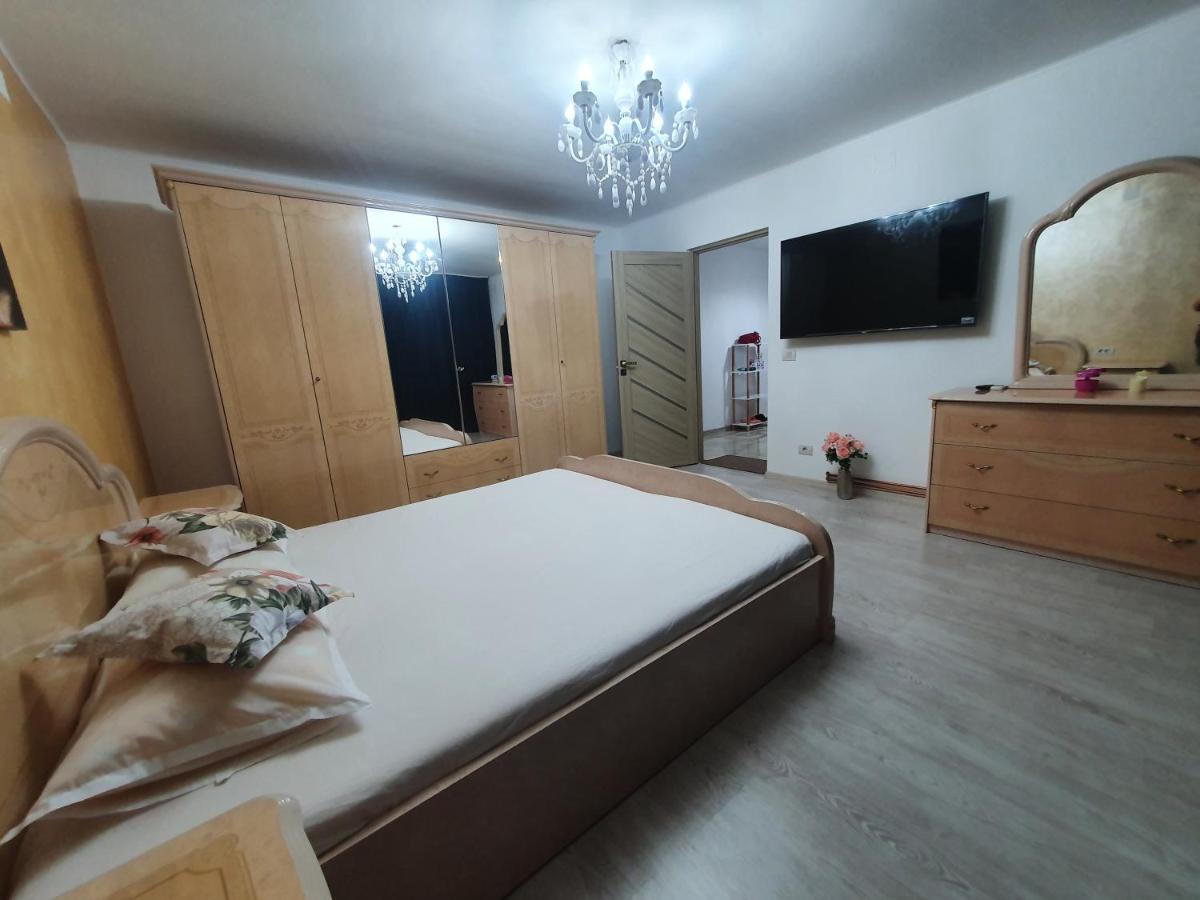 Kriss Apartment Luxury Targu Jiu Exterior photo